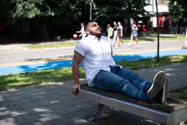 Portrait Confident Successful Young Man White Shirt Park Sitting Bench — Stock Photo, Image