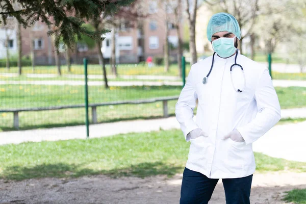 Portrait Tired Exhausted Male Caucasian Doctor Front Park Coronavirus Covid — Stock Photo, Image