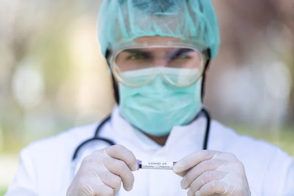 Medical Doctor Surgical Mask Gloves Holding Blood Test Tube Which — Stock Photo, Image