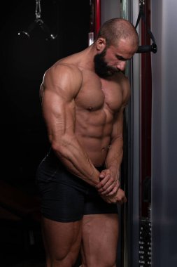 Spor Salonu Egzersizinde Erkek Egzersizi Antrenmanı Oturma Yorgunluğu Dinlenme Spor Spor Sağlıklı Vücut Geliştirme