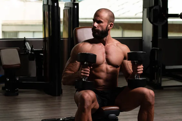 Atleta Che Allena Spalle Una Palestra — Foto Stock