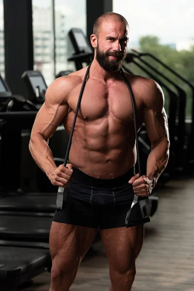 Bel Homme Musculaire Avec Corde Sautante Dans Gymnase — Photo