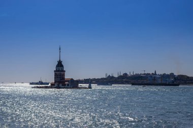 Leandros Bakire Kulesi, Türkçe: Kiz Kulesi İstanbul, Türkiye 'deki Boğaz girişinde gün batımında