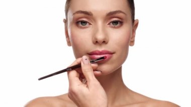 Ruj süren makyajcı görüşü 