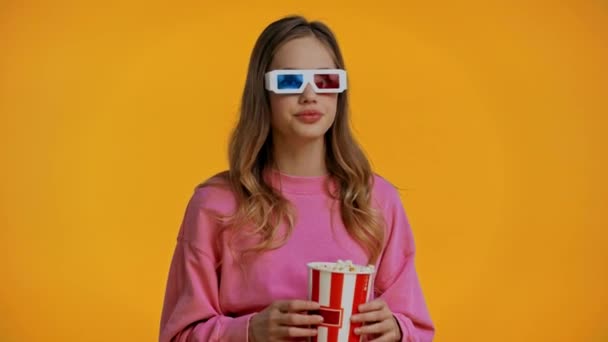 Teenager Watching Movie Throwing Popcorn Isolated Yellow — Stock Video