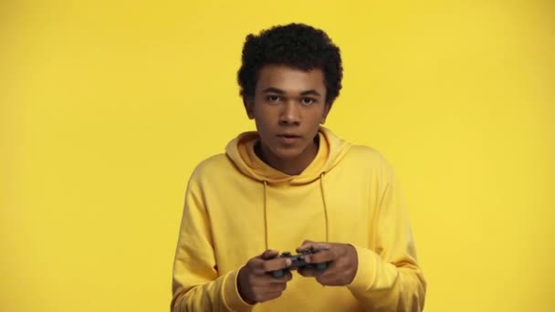 Kyiv Ukraine Oktober 2019 Afrikanisch Amerikanischer Teenager Spielt Videospiel Isoliert — Stockvideo