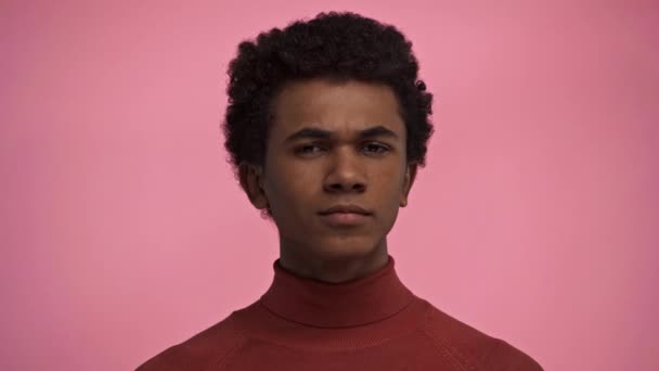 African American Teenager Looking Camera Isolated Pink — Stock Video