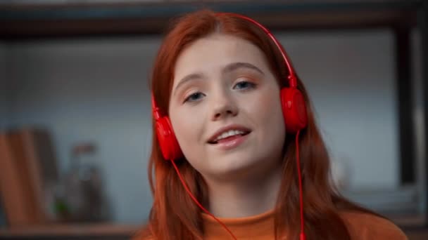 Happy Redhead Teenage Girl Singing Headphones — Stockvideo