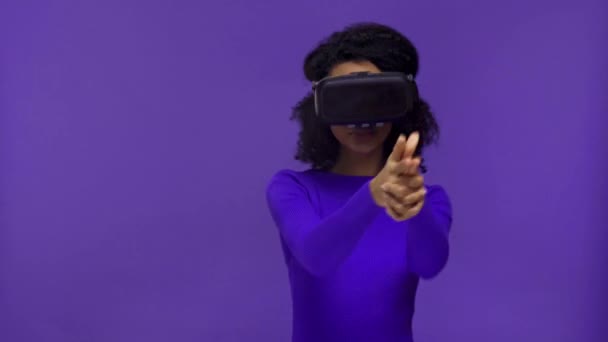 Smiling African American Woman Headset Shooting Isolated Purple — Stock Video