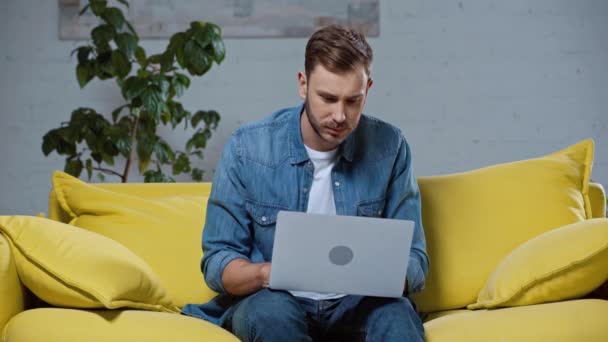 Upset Man Making Online Bets Laptop Home — Stock Video