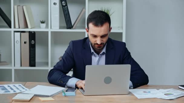 Displeased Businessman Typing Laptop Suffering Pain Wrists — Stock Video