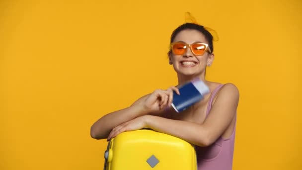 Mujer Sonriente Con Pasaporte Billete Avión Cerca Maleta Aislada Amarillo — Vídeos de Stock