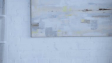 Takım elbiseli işadamlarının el sıkışması. 