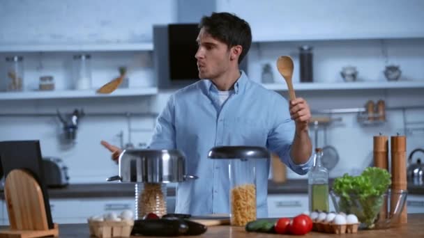 Excited Man Drumming Frying Pan Saucepan Wooden Spatula Spoon — Stock Video
