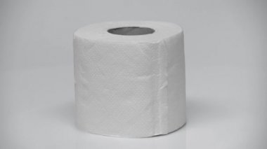 Kopyalama alanı olan temiz tuvalet kağıdı beyaz üzerine akıyor