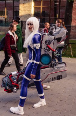 Kyiv, Ukrayna - 22 Eylül 2019. Comic Con Ukrayna Festivali. Süper kahraman kostümü giymiş oyuncular. Çizgi roman festivali