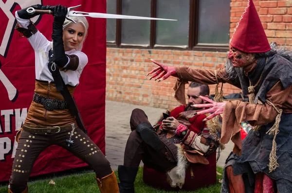 Kijev, Ukrajna - 2019. szeptember 22. Comic Con Ukrajna Fesztivál. Cosplayers jelmezek szuperhősök. Képregényfesztivál. Cosplay Marvel, Bosszúállók, játékok, Dc, Anime — Stock Fotó