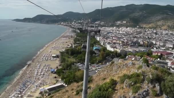 Funicular Ruchu Kabiny Nad Plażą Lecie Słoneczny Dzień — Wideo stockowe