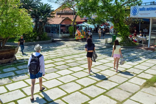 Nha Trang Vietnam Апреля 2019 Года Туристы Ходят Плитки Порт Лицензионные Стоковые Изображения