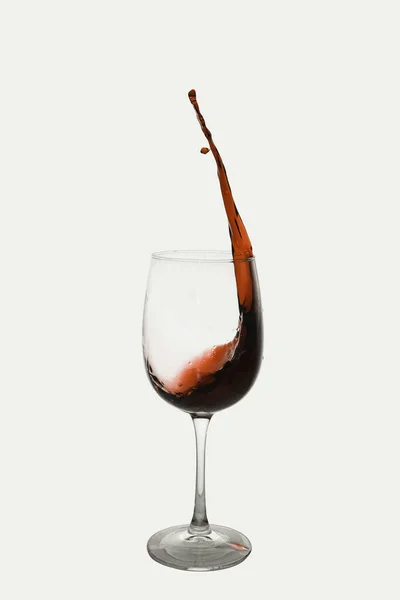 Vinho Tinto Está Salpicando Copo Vinho — Fotografia de Stock