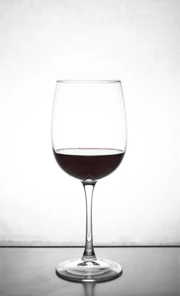 Copo Vinho Tinto Sobre Fundo Claro — Fotografia de Stock