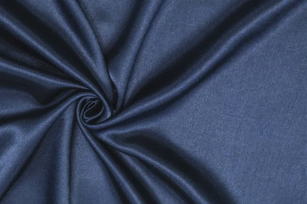 滑らかなエレガントな青シルクやサテン高級布テクスチャは 抽象的な背景として使用することができます しわのある布側面にねじれ — ストック写真