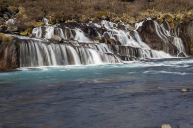 Bjarnafoss Batı İzlanda'daki bir şelale