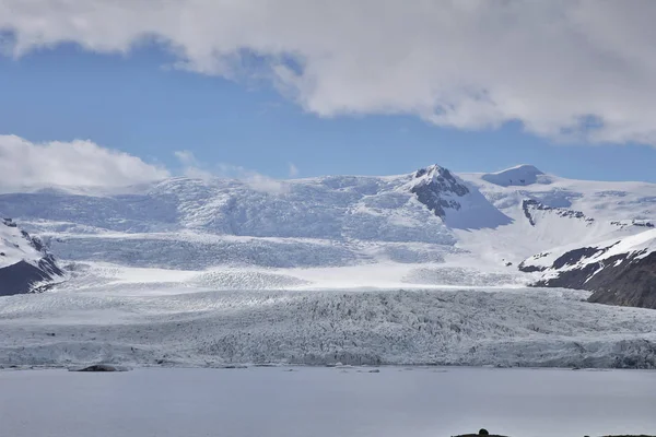 Lodowców w polodowcowe jeziora, laguny Fjallsarlon, south Iceland — Zdjęcie stockowe