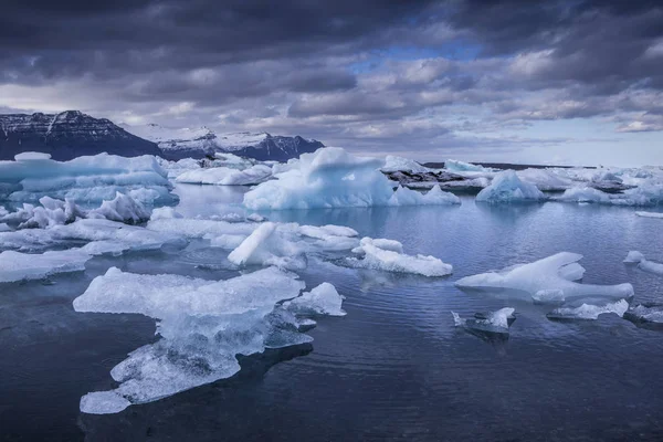 Jokulsarlon льодовик лагуни в Ісландії яскравою літнього нічний час — стокове фото