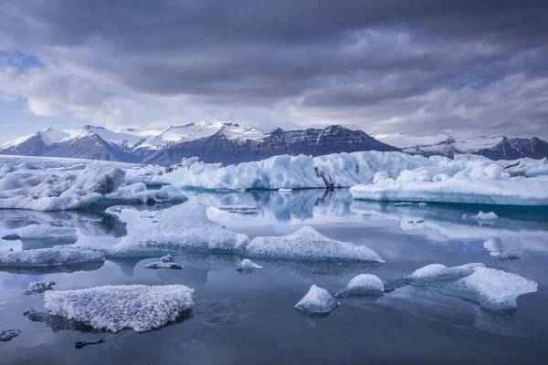 Jokulsarlon льодовик лагуни в Ісландії яскравою літнього нічний час — стокове фото