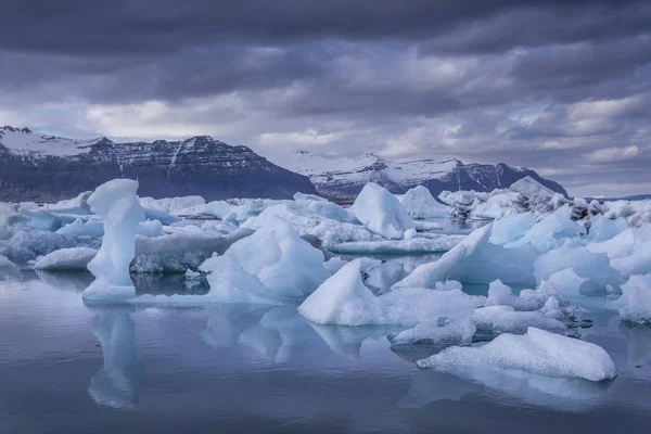 Jokulsarlon льодовик лагуни в Ісландії яскравою літнього нічний час — стокове фото