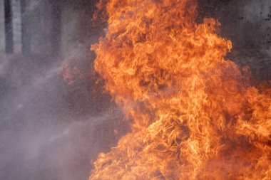 Alevler, siyah arka plan üzerine ateş alevler ateş