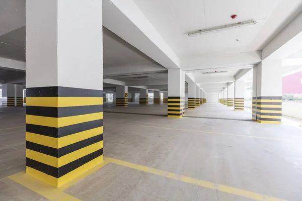 Empty underground parking garage — Stock Photo, Image