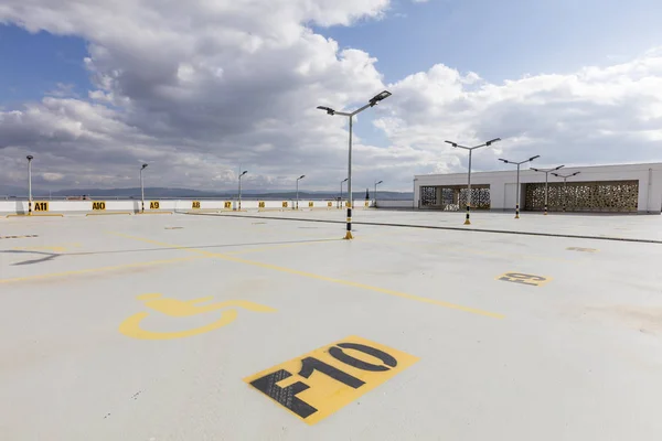 Empty underground parking garage — Stock Photo, Image