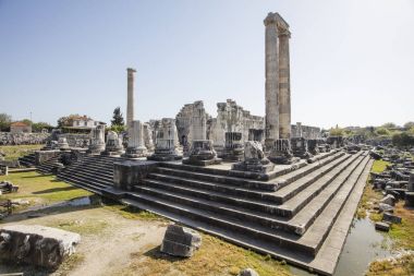 Apollon Tapınağı Didyma Antik şehir, Aydın, Türkiye içinde görünümünü.