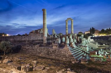 Apollon Tapınağı Didyma Antik şehir, Aydın, Türkiye içinde görünümünü.
