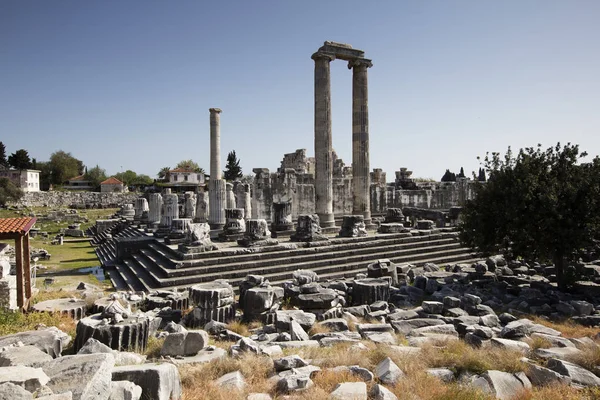 Vista do Templo de Apolo na cidade antiga de Didyma, Aydin, Turquia — Fotografia de Stock