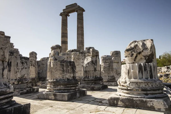 Vista del Templo de Apolo en la ciudad antigua de Didyma, Aydin, Turquía . — Foto de Stock