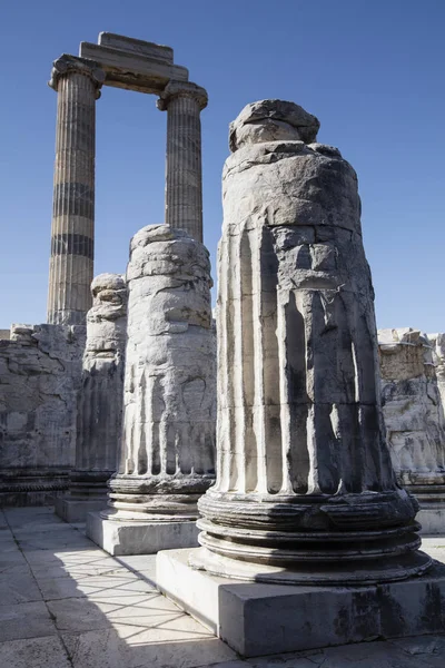 Vista del Templo de Apolo en la ciudad antigua de Didyma, Aydin, Turquía . — Foto de Stock