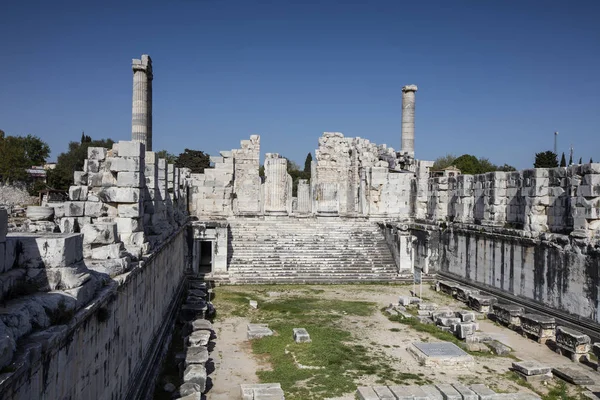 Pohled na chrám Apollo v antické město podvojná, Aydin, Turecko. — Stock fotografie
