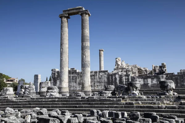 Pohled na chrám Apollo v antické město podvojná, Aydin, Turecko. — Stock fotografie