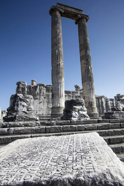 Vista del Templo de Apolo en la ciudad antigua de Didyma, Aydin, Turquía . — Foto de Stock