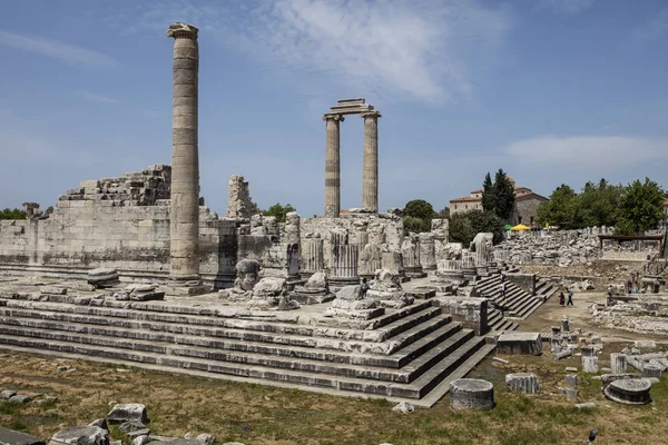 Apollon Tapınağı Didyma Antik şehir, Aydın, Türkiye içinde görünümünü.