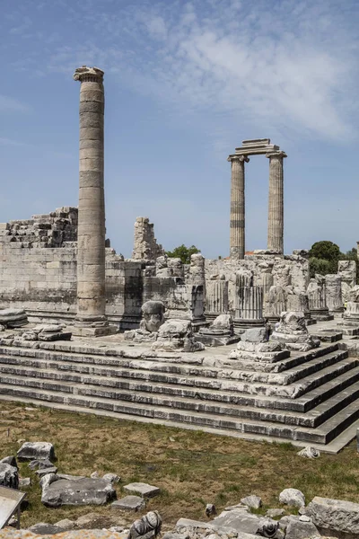 Vista do Templo de Apolo na cidade antiga de Didyma, Aydin, Turquia . — Fotografia de Stock