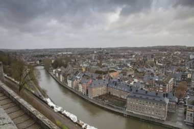 Cityscape Namur görünümünden tarihi Kalesi Namur, Wallonia bölgesi, Belçika