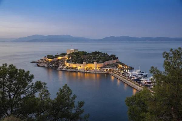 Kusadasi Turecko Cesta Vede Holubí Ostrov Kusadasi Kusadasi Oblíbenou Turistickou — Stock fotografie