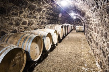 eski şarap fıçıları, şarap mahzeni