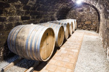 eski şarap fıçıları, şarap mahzeni