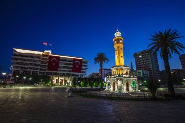 Izmir Saat Kulesi. Ünlü Saat Kulesi Izmir'in sembolü haline geldi.