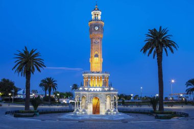 Izmir Saat Kulesi. Ünlü Saat Kulesi Izmir'in sembolü haline geldi.